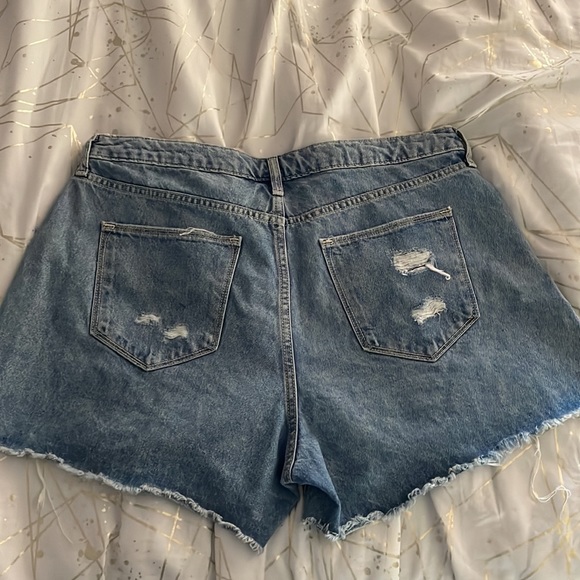 High Rise Ripped Shorts - Picture 2 of 4